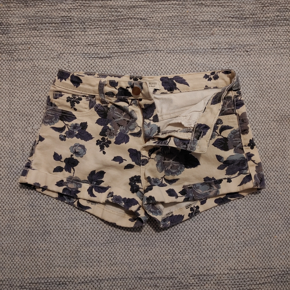 Used Forever 21 Size 26 Blue Flower Pattern Short-Shorts